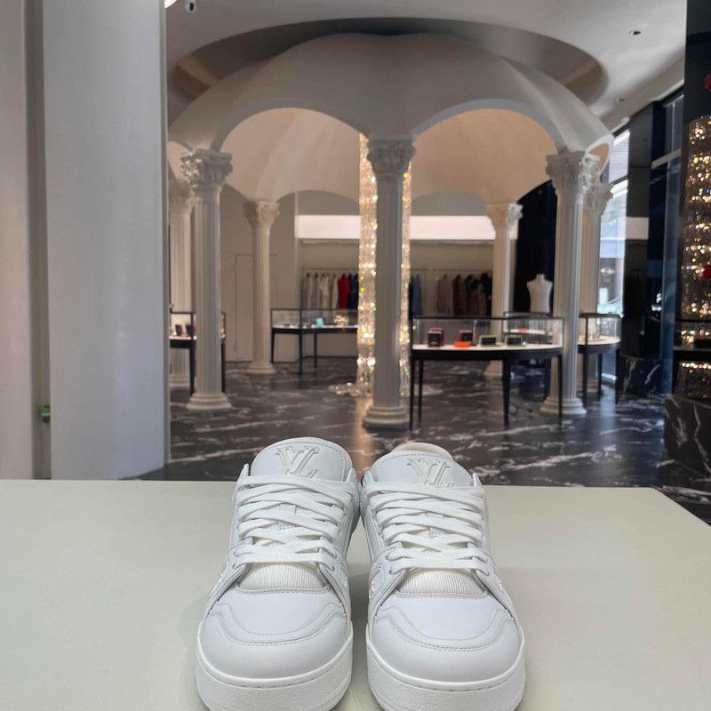 Louis Vuitton Louis Vuitton White Low Top Trainer Sneakers 0079 Size US 8.5 / IT 38.5 - 3 Thumbnail