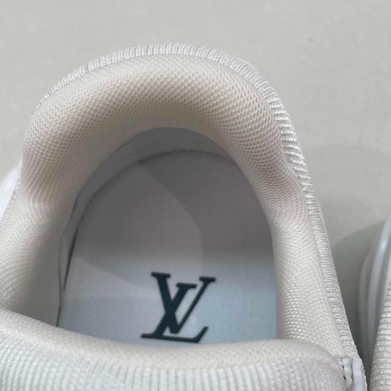 Louis Vuitton Louis Vuitton White Low Top Trainer Sneakers 0079 Size US 8.5 / IT 38.5 - 15 Thumbnail