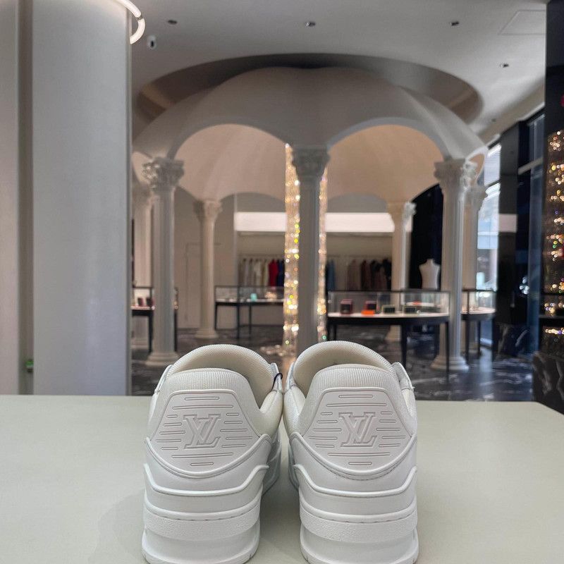 Louis Vuitton Louis Vuitton White Low Top Trainer Sneakers 0079 Size US 8.5 / IT 38.5 - 4 Thumbnail