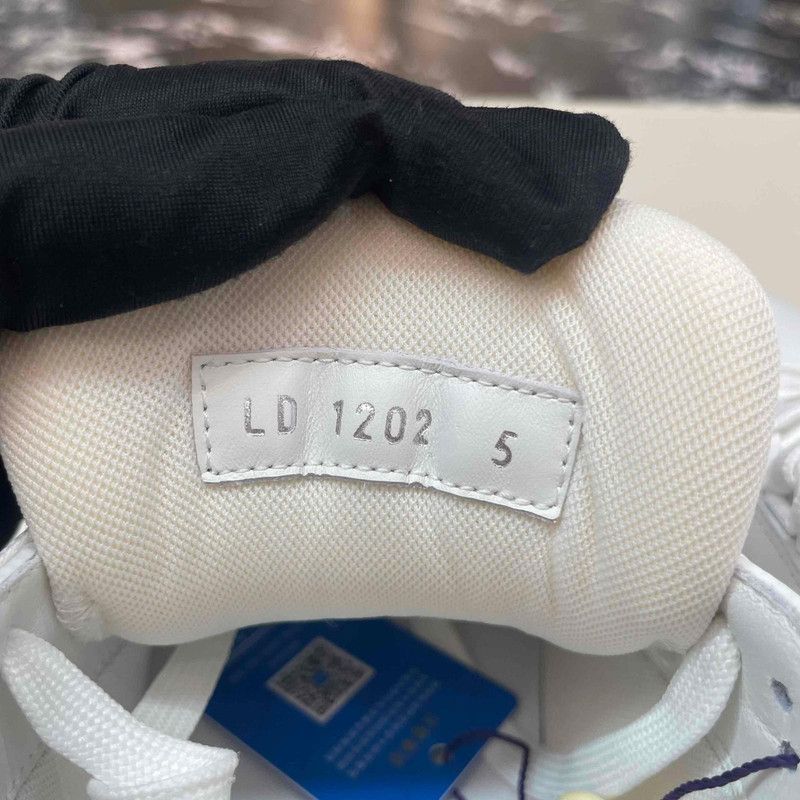 Louis Vuitton Louis Vuitton White Low Top Trainer Sneakers 0079 Size US 8.5 / IT 38.5 - 5 Thumbnail