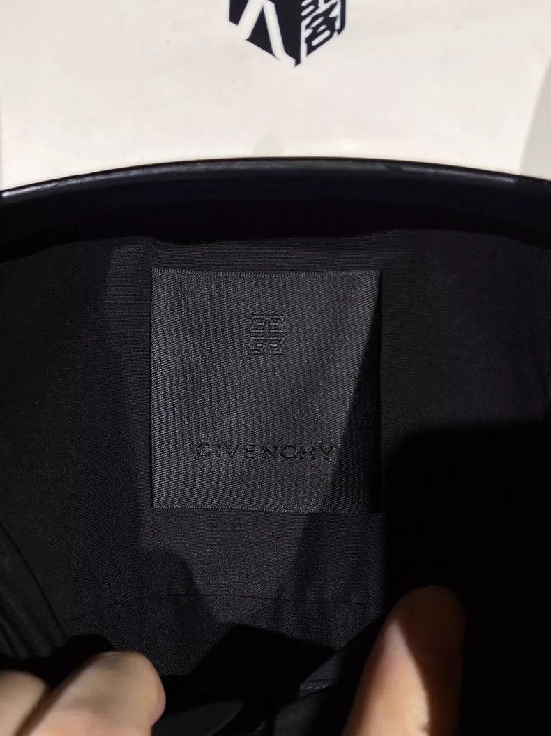 Givenchy Givenchy Black Button-Up Shirt Size US M / EU 48-50 / 2 - 4 Thumbnail