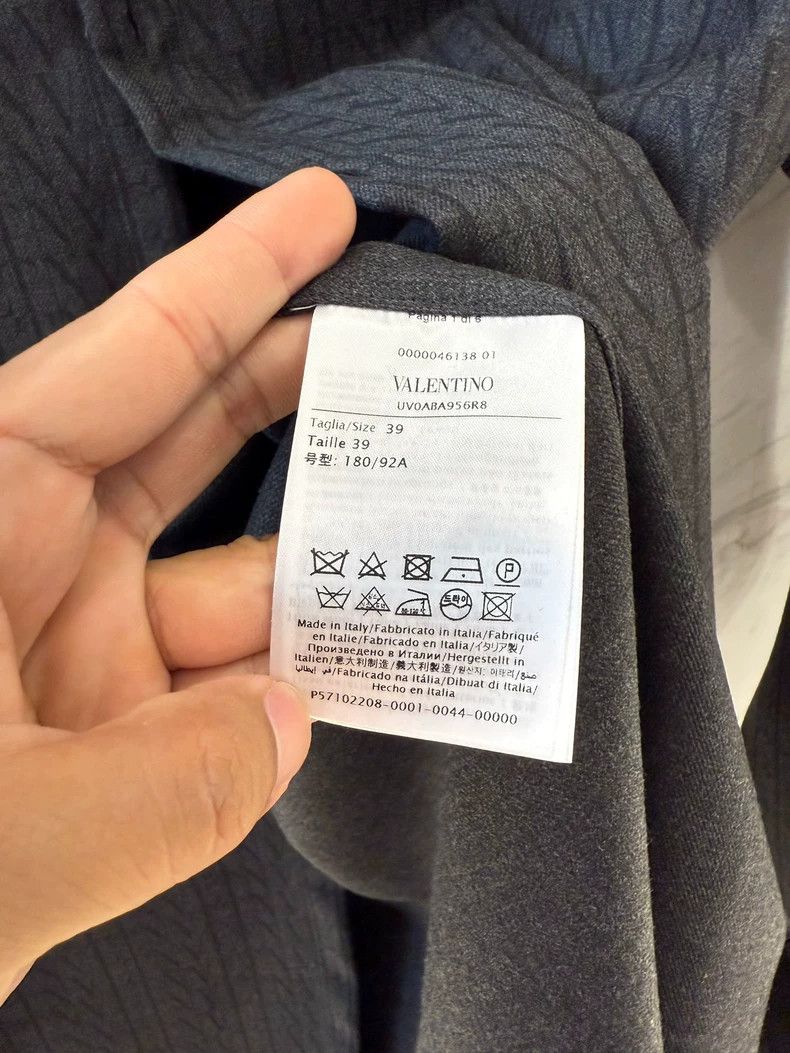 Valentino Valentino Wool Button-Up Shirt Size US M / EU 48-50 / 2 - 5 Thumbnail