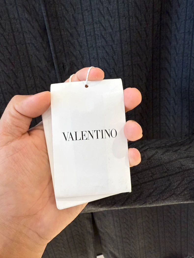 Valentino Valentino Wool Button-Up Shirt Size US M / EU 48-50 / 2 - 7 Thumbnail