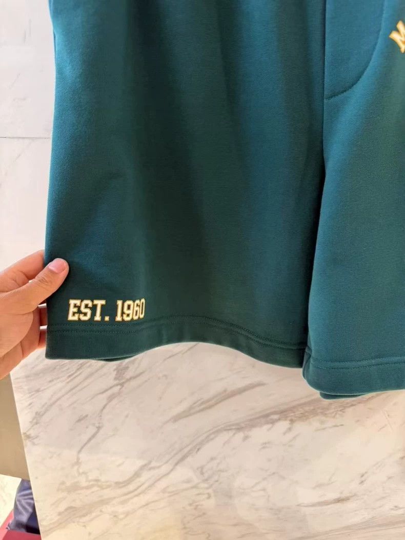 Valentino Valentino Green Sweat Shorts with Logo Size US 34 / EU 50 - 3 Thumbnail
