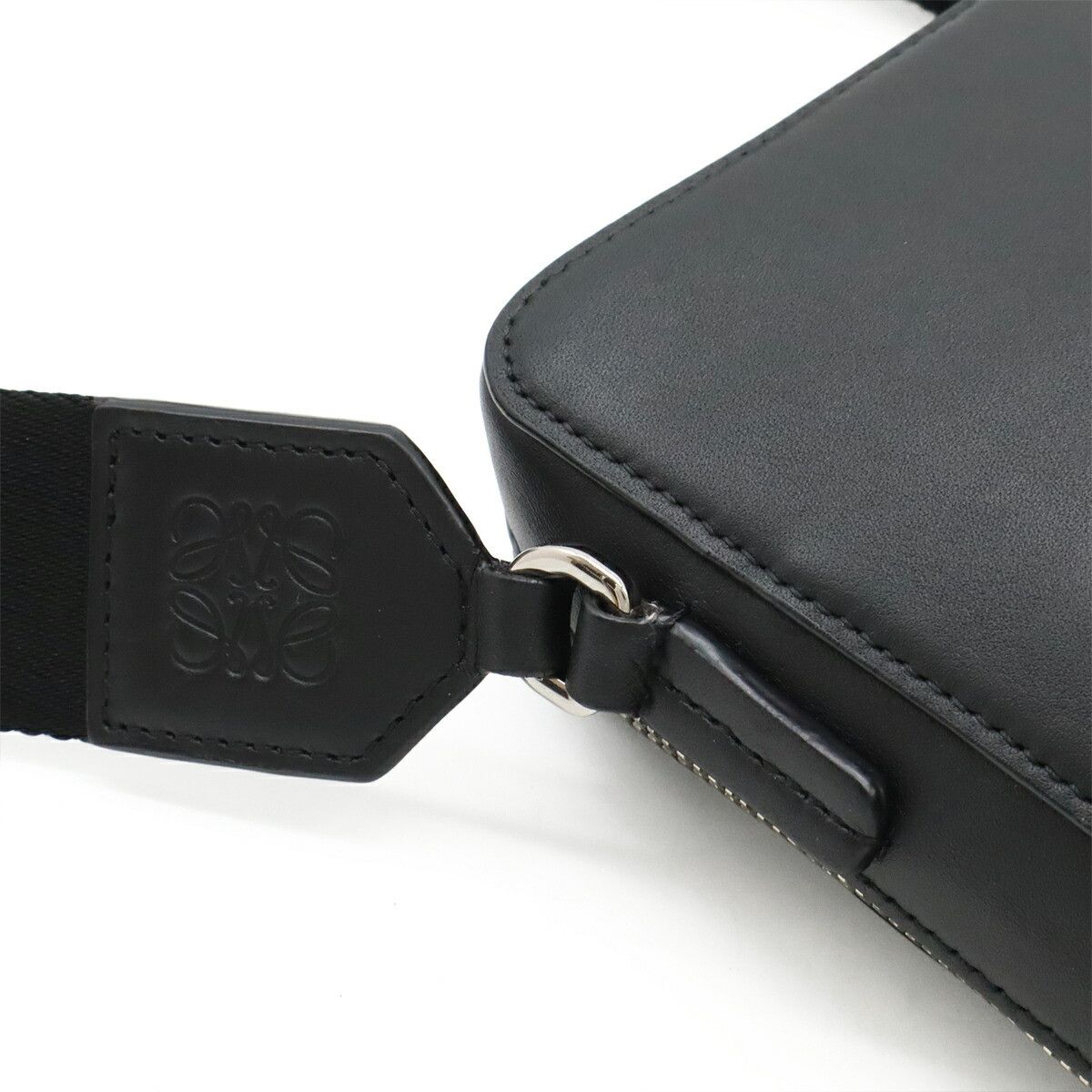 Loewe Loewe Loewe Vertical Crossbody Pocket Leather Shoulder Bag Leather Crossbody Bag C565S59X01 DUTY FREE for USA Size ONE SIZE - 6 Thumbnail