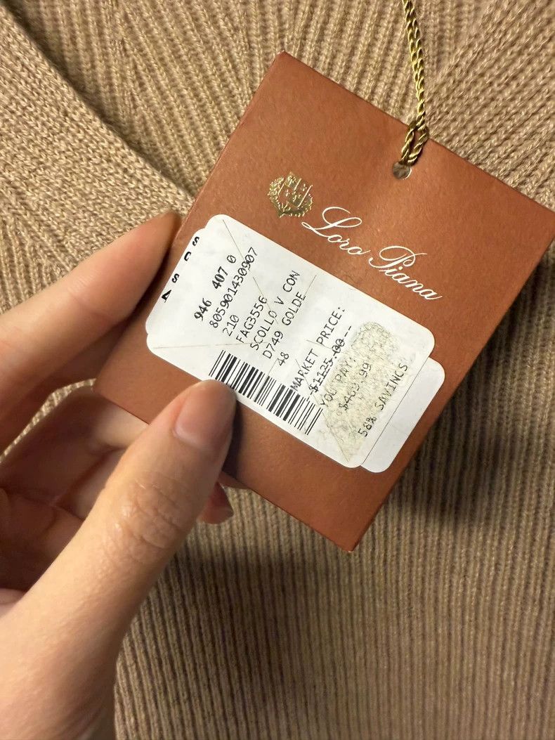 Loro Piana Loro Piana Beige V-Neck Cashmere Sweater Size US M / EU 48-50 / 2 - 3 Thumbnail