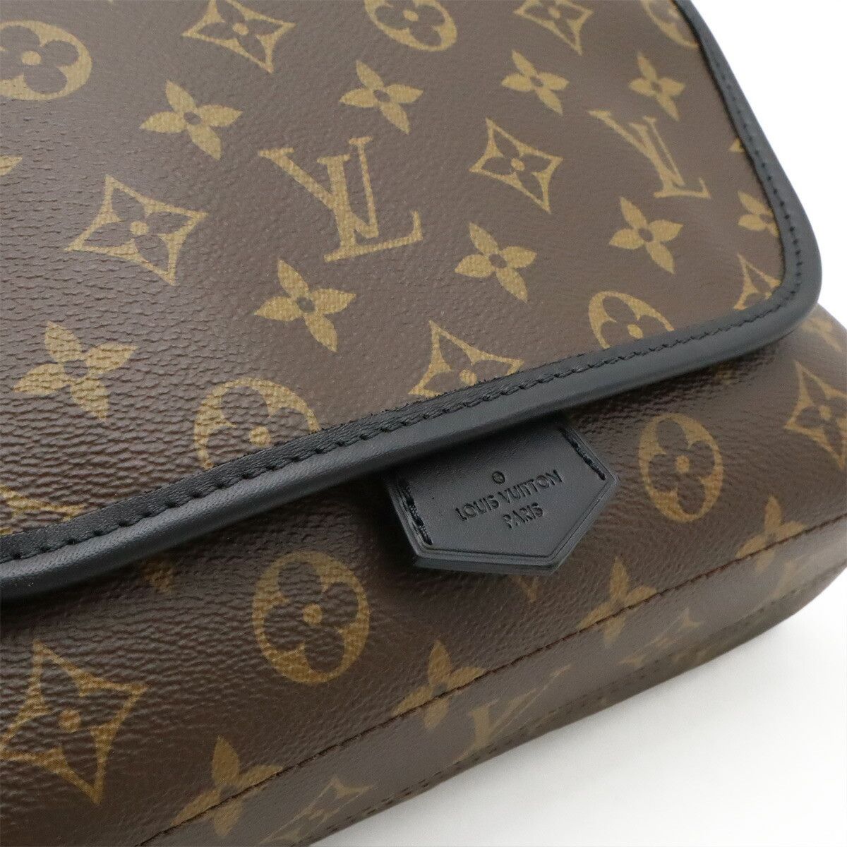 Louis Vuitton Louis Vuitton Louis Vuitton Magnetic Messenger Monogram Shoulder Bag Canvas Crossbody Bag M45557 DUTY FREE for USA Size ONE SIZE - 7 Thumbnail