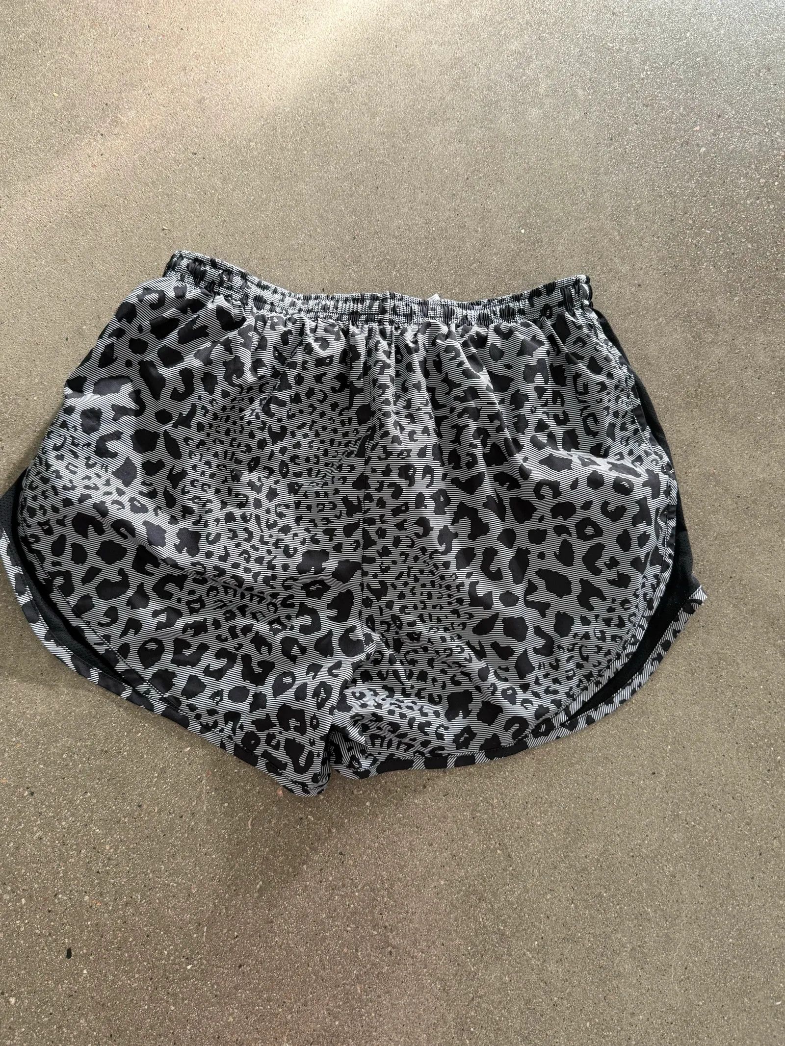 Nike Nike Shorts Size 28" / US 6 / IT 42 - 2 Thumbnail
