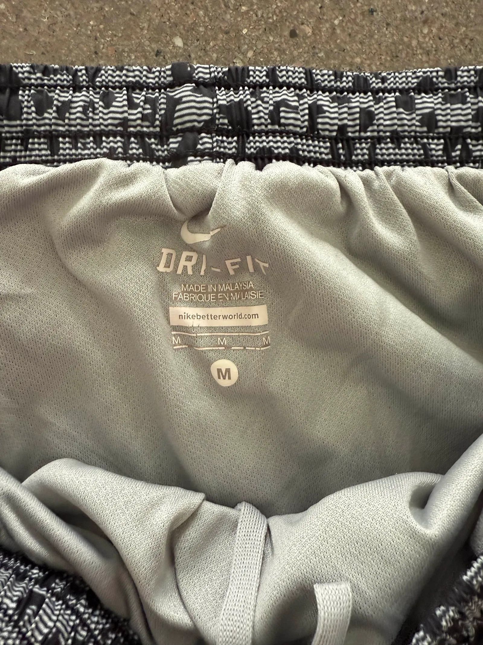 Nike Nike Shorts Size 28" / US 6 / IT 42 - 3 Thumbnail