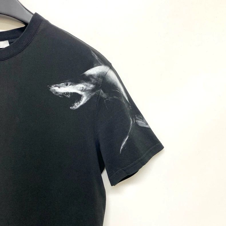Givenchy Givenchy Shark Print Short Sleeve T-Shirt - dmc Size US L / EU 52-54 / 3 - 8 Thumbnail