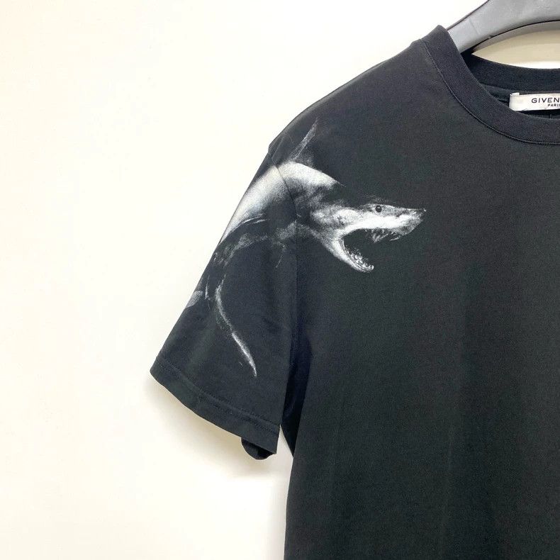 Givenchy Givenchy Shark Print Short Sleeve T-Shirt - dmc Size US L / EU 52-54 / 3 - 7 Thumbnail
