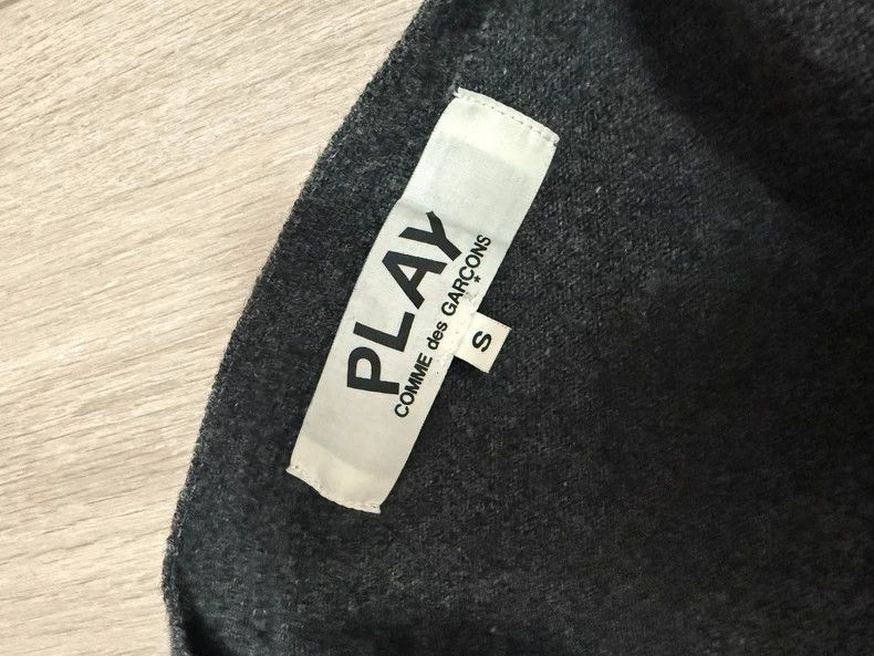 Comme des Garcons PLAY Comme des Garçons Gray V-Neck Sweater - dmc Size US S / EU 44-46 / 1 - 3 Thumbnail