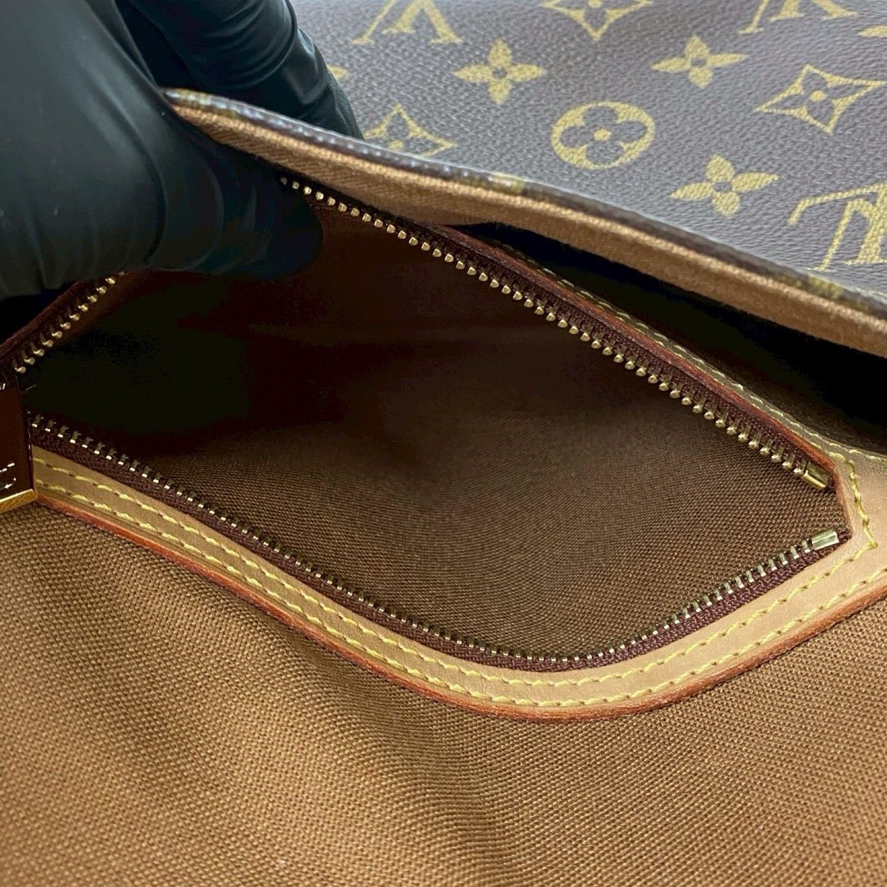 Louis Vuitton Louis Vuitton Louis Vuitton Looping Monogram Leather Shoulder Bag Canvas Shoulder Bag Size ONE SIZE - 11 Thumbnail