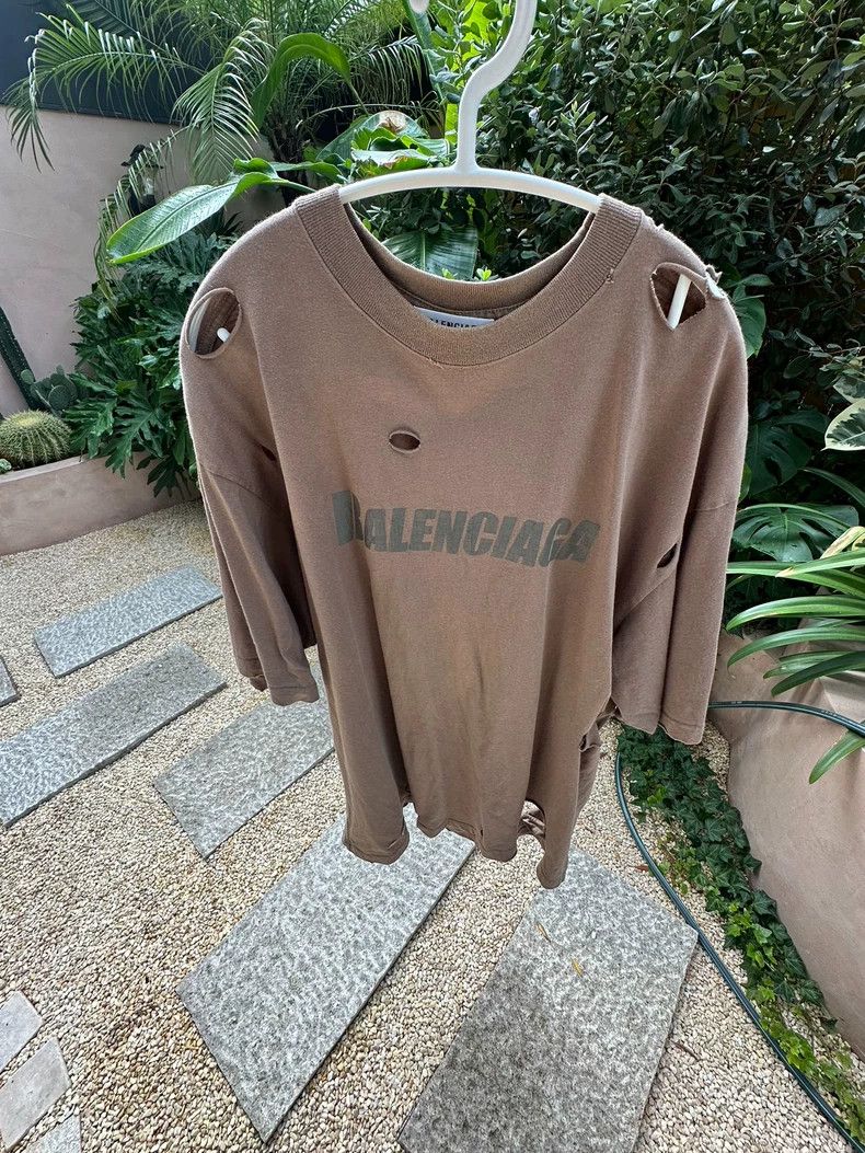 Balenciaga Balenciaga 22 Distressed Oversize T-shirt - dmc Size US XS / EU 42 / 0 - 5 Thumbnail