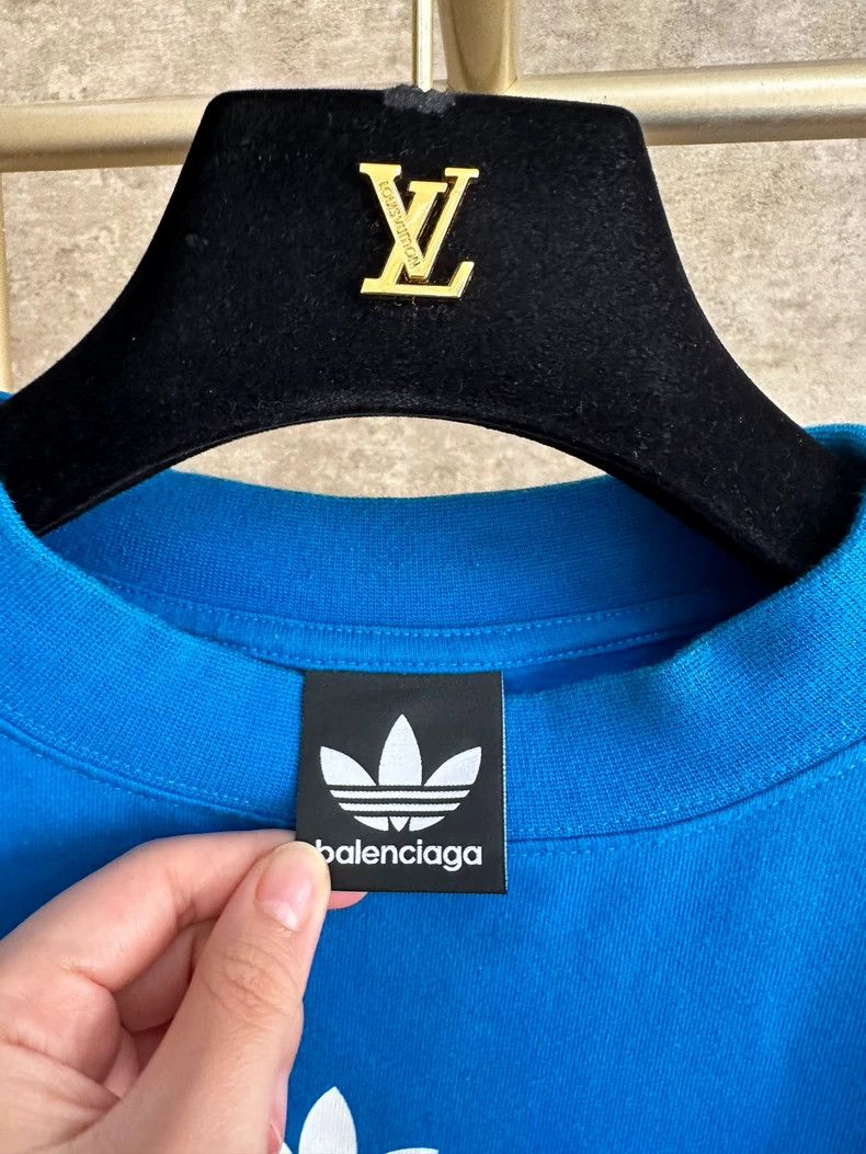 Balenciaga Balenciaga x Adidas Blue Short Sleeve Tee - dmc Size US L / EU 52-54 / 3 - 3 Thumbnail