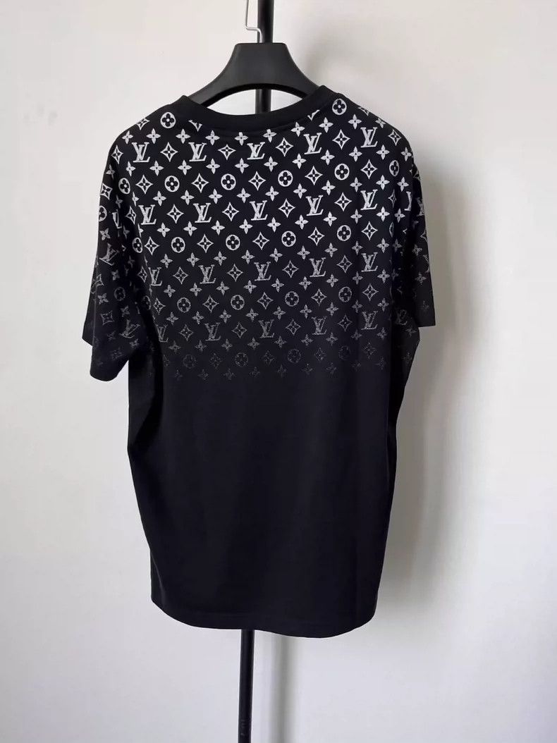 Louis Vuitton Louis Vuitton Gradient Logo Short Sleeve T-Shirt - dmc Size US L / EU 52-54 / 3 - 2 Thumbnail