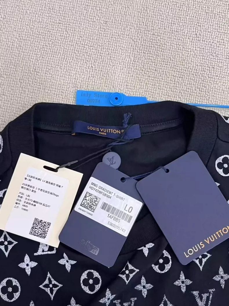 Louis Vuitton Louis Vuitton Gradient Logo Short Sleeve T-Shirt - dmc Size US L / EU 52-54 / 3 - 4 Thumbnail