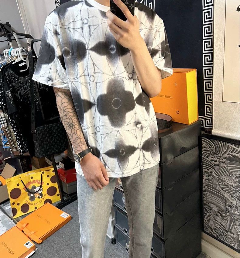 Louis Vuitton LV SS23 Tie-Dye Print Short-Sleeve T-Shirt - dmc Size US M / EU 48-50 / 2 - 6 Thumbnail