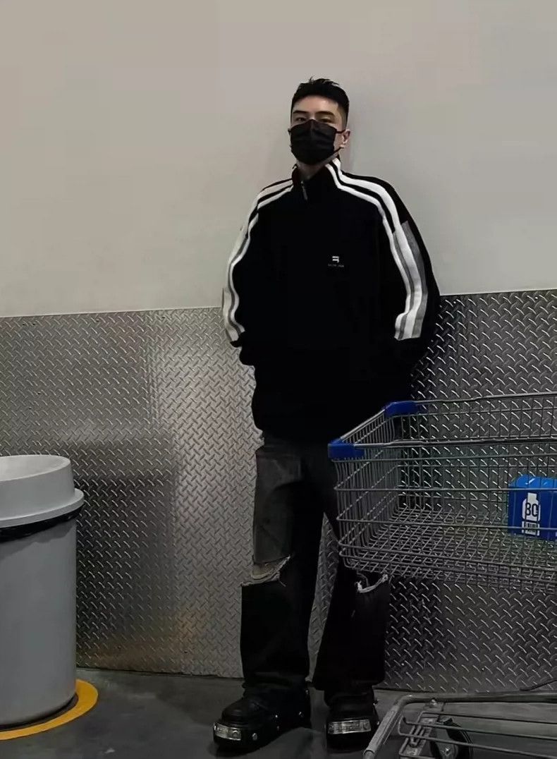 Balenciaga Balenciaga Black White Striped Fleece Jacket - dmc Size US M / EU 48-50 / 2 - 6 Thumbnail