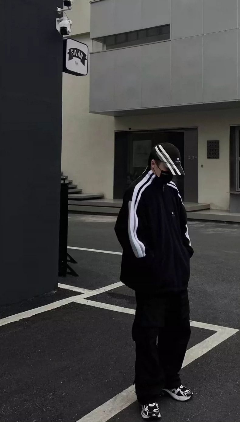 Balenciaga Balenciaga Black White Striped Fleece Jacket - dmc Size US M / EU 48-50 / 2 - 7 Thumbnail