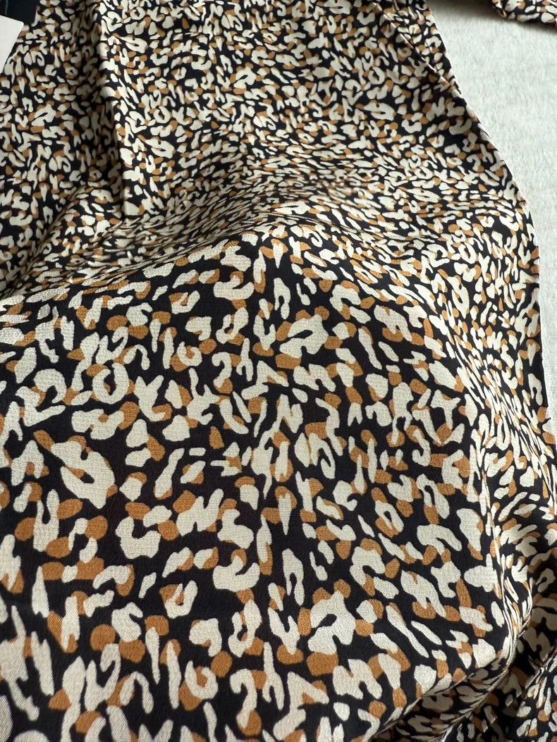 Yves Saint Laurent Saint Laurent Leopard Print Silk Shirt Size US M / EU 48-50 / 2 - 4 Thumbnail