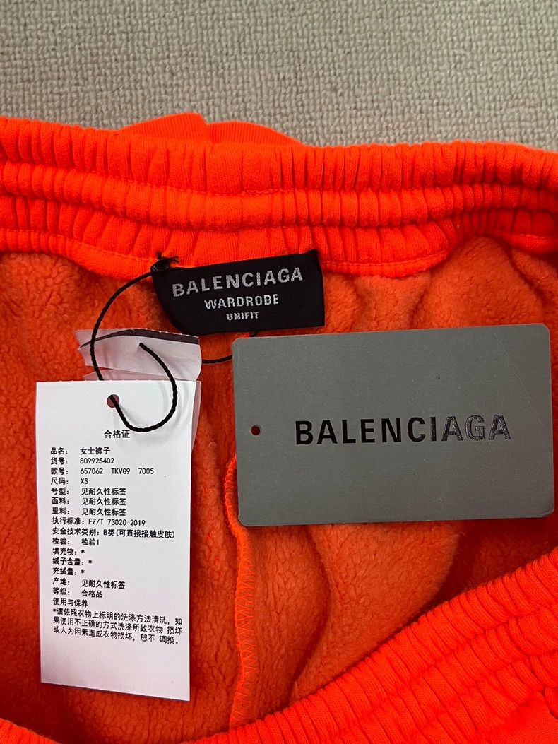 Balenciaga Balenciaga Solid Logo Straight Casual Shorts - dmc Size US 28 / EU 44 - 4 Thumbnail