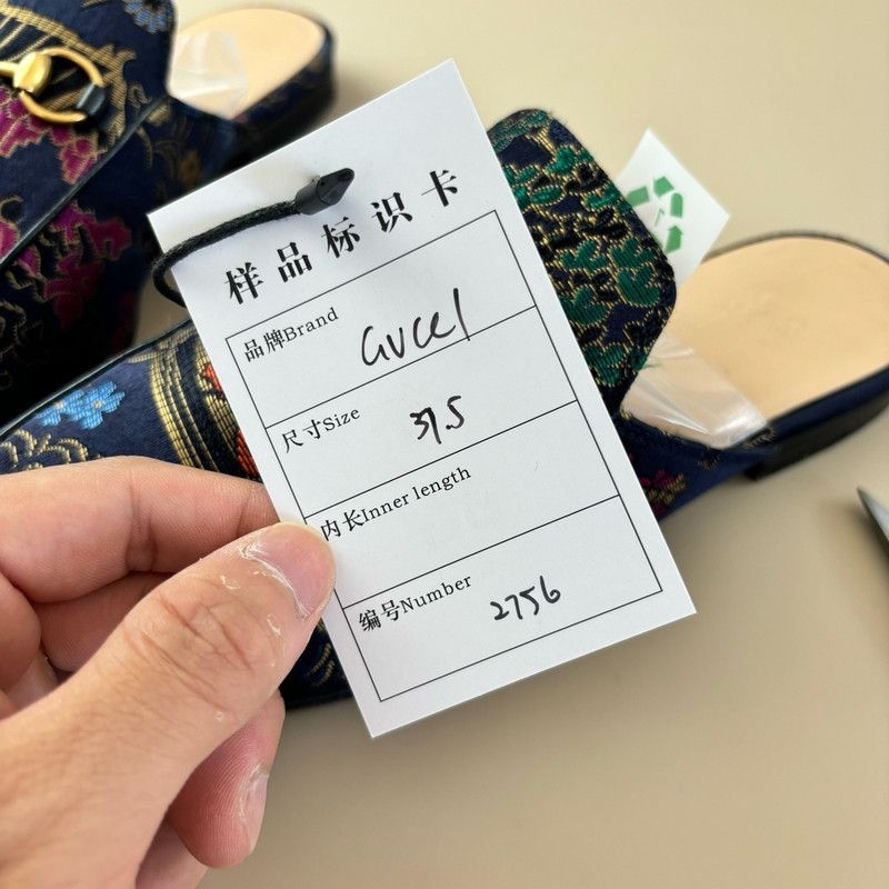 Gucci Gucci Floral Print Mules with Gold Accents Size US 7.5 / EU 40-41 - 8 Thumbnail