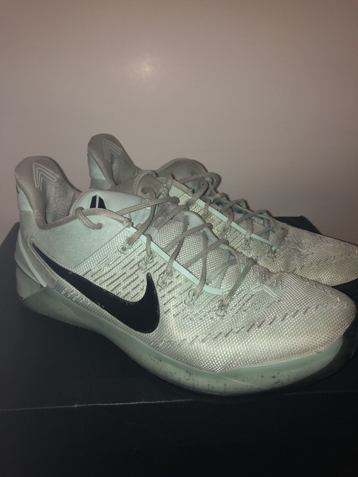 kobe ad igloo