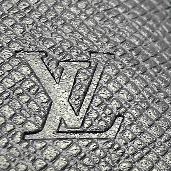 Louis Vuitton Louis Vuitton Amerigo Taiga Wallet Leather Short Wallet M42100