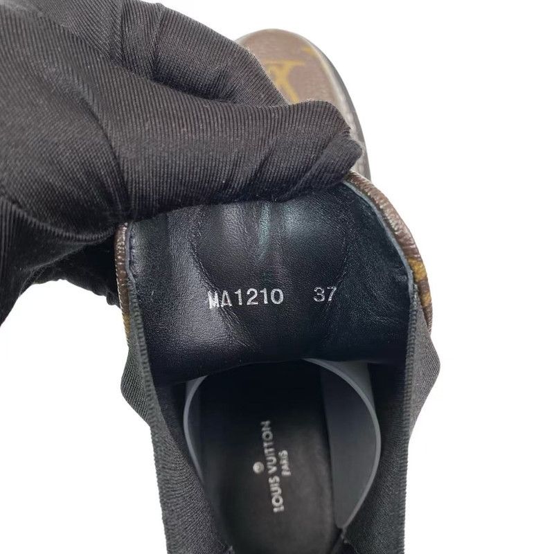 Louis Vuitton Louis Vuitton Beaubourg Chelsea Boots for Women 0079 Size US 8 / IT 38 - 8 Thumbnail
