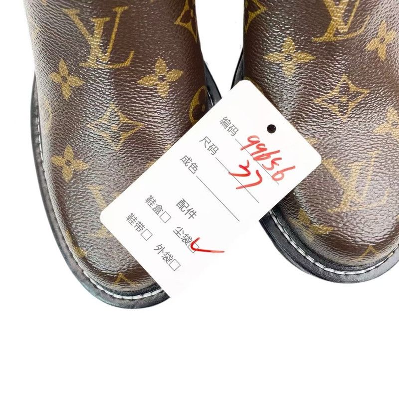 Louis Vuitton Louis Vuitton Beaubourg Chelsea Boots for Women 0079 Size US 8 / IT 38 - 9 Thumbnail