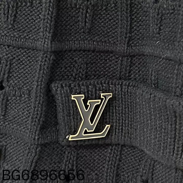 Louis Vuitton Louis Vuitton Double-Breasted Logo Knit Coat Size M / US 6-8 / IT 42-44 - 7 Thumbnail