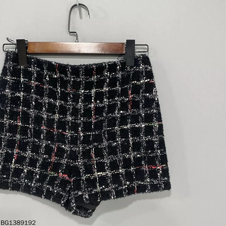 Chanel Chanel 22K Tweed Logo Shorts Size 34" / US 12 / IT 48 - 3 Thumbnail