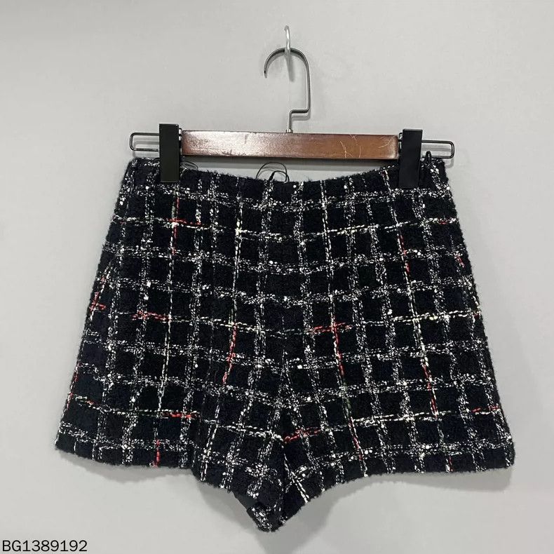 Chanel Chanel 22K Tweed Logo Shorts Size 34" / US 12 / IT 48 - 2 Thumbnail