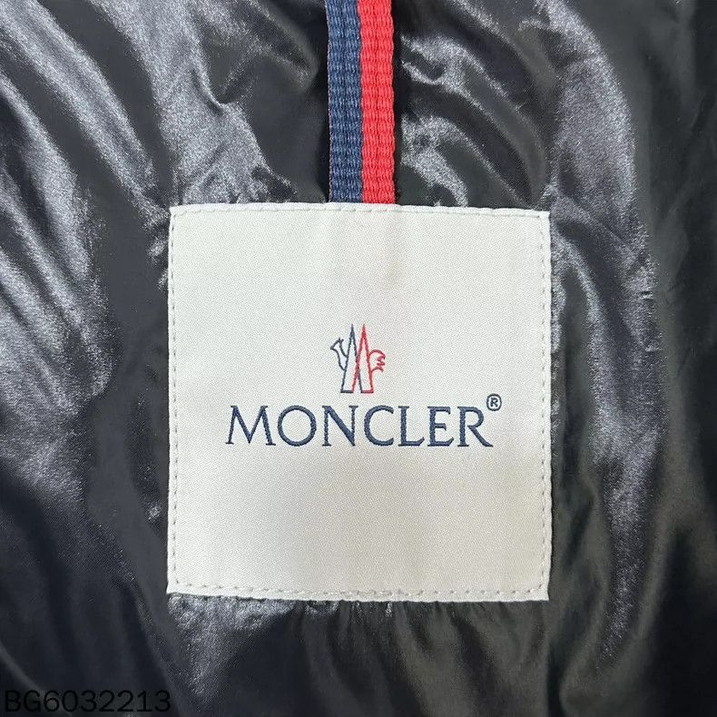 Moncler Moncler Ribafur Down Jacket with Fur Collar Size S / US 4 / IT 40 - 5 Thumbnail