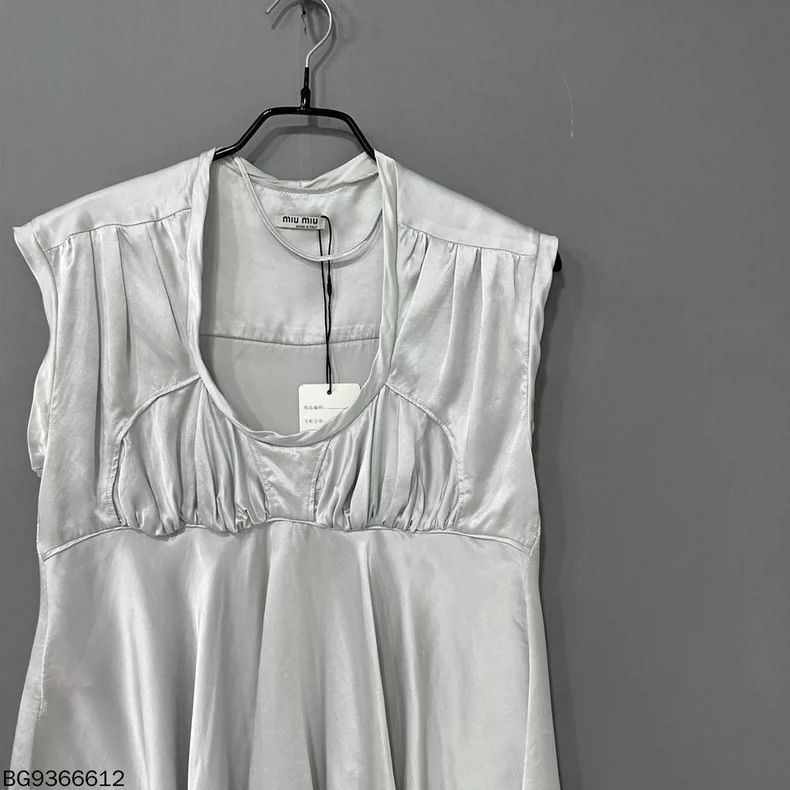 Miu Miu MIUMIU Silver Gray Silk Sleeveless Top Size M / US 6-8 / IT 42-44 - 3 Thumbnail