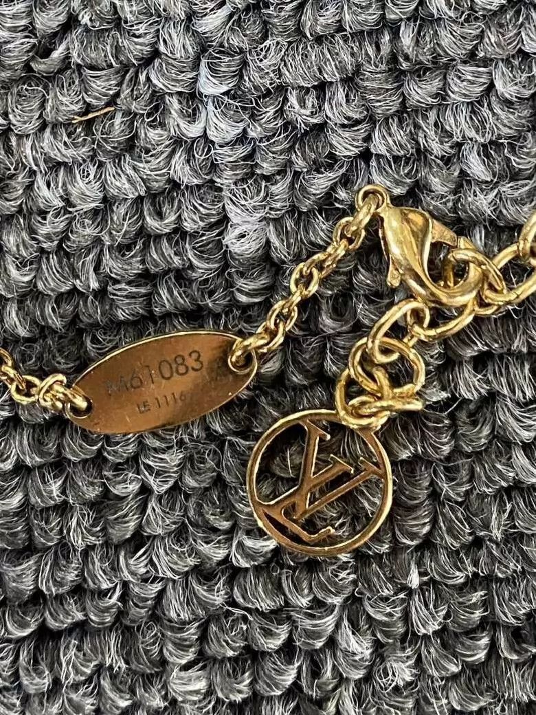Louis Vuitton Louis Vuitton Gold Logo Necklace Size ONE SIZE - 3 Thumbnail