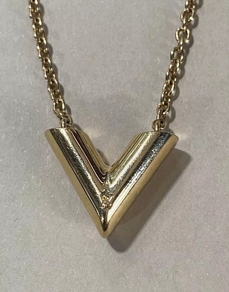 Louis Vuitton Louis Vuitton Gold Logo Necklace Size ONE SIZE - 2 Thumbnail