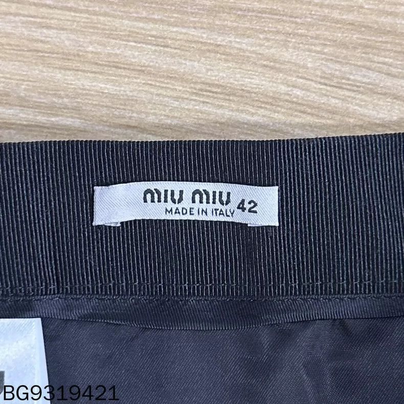 Miu Miu MIU MIU Velvet Pearl Button Mini Skirt Size 42" / US 20 - 5 Thumbnail