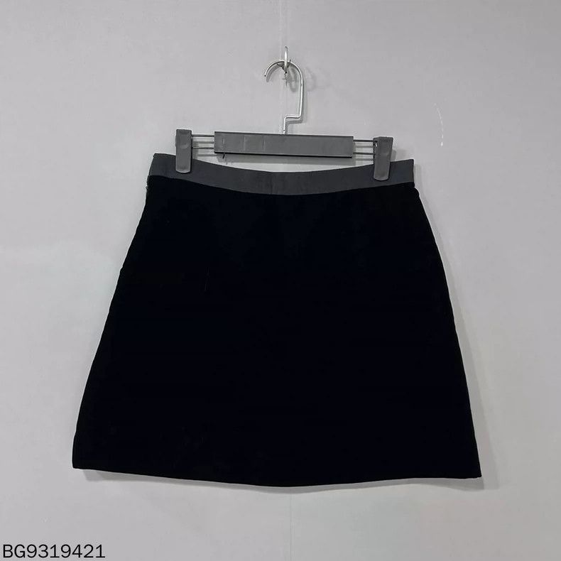 Miu Miu MIU MIU Velvet Pearl Button Mini Skirt Size 42" / US 20 - 2 Thumbnail