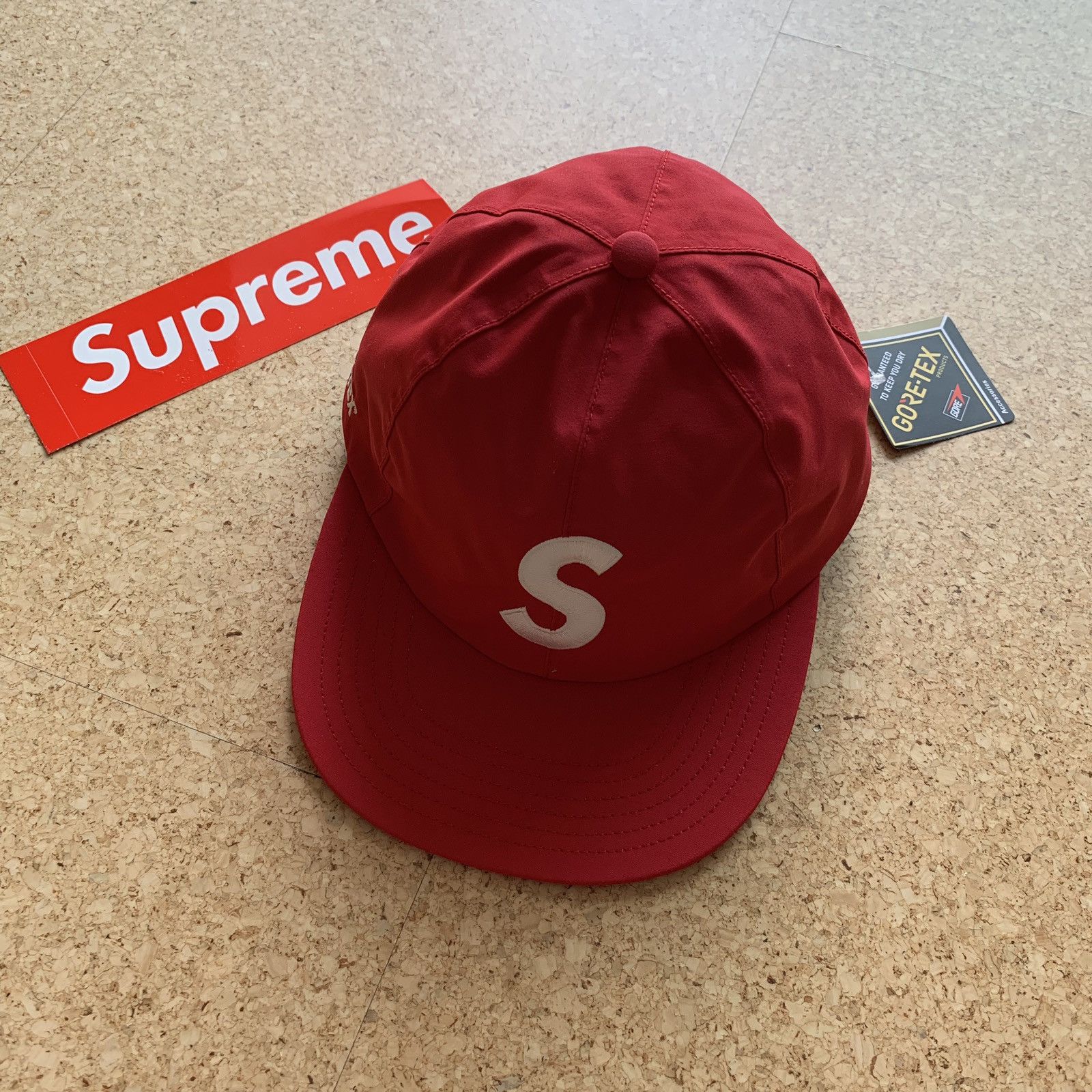新品 Supreme GORE-TEX 6-Panel レッド 18aw タグ付 Supreme GORE-TEX 6-Panel (FW18) - $60