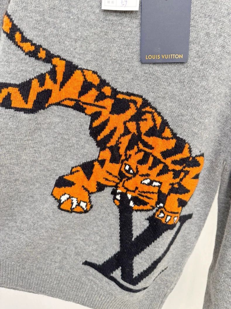 Louis Vuitton Louis Vuitton Gray Tiger Print Sweater Size M / US 6-8 / IT 42-44 - 3 Thumbnail