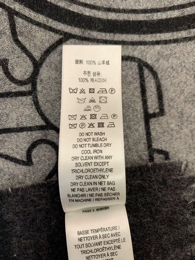 Burberry Burberry Gray Double-Sided Logo Cashmere Scarf Size ONE SIZE - 8 Thumbnail