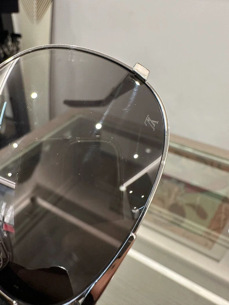Louis Vuitton Louis Vuitton Silver Gradient Sunglasses Size ONE SIZE - 7 Thumbnail