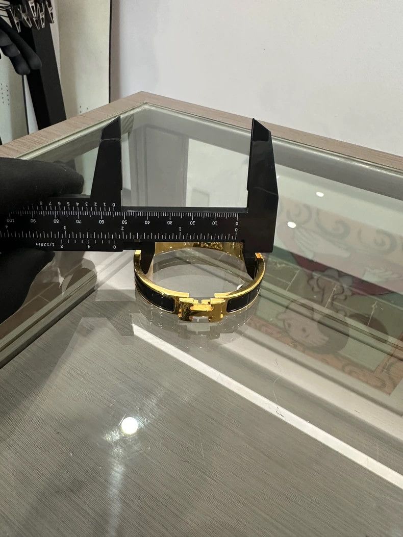 Hermes Hermes Clic H Enamel Bracelet Gold Black Size ONE SIZE - 8 Thumbnail