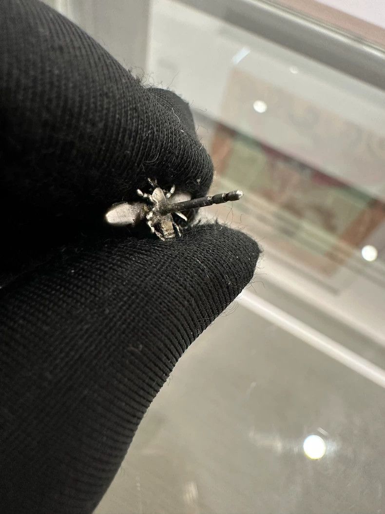 Dior Dior Gray Pearl Crystal Bee Earrings Size ONE SIZE - 5 Thumbnail