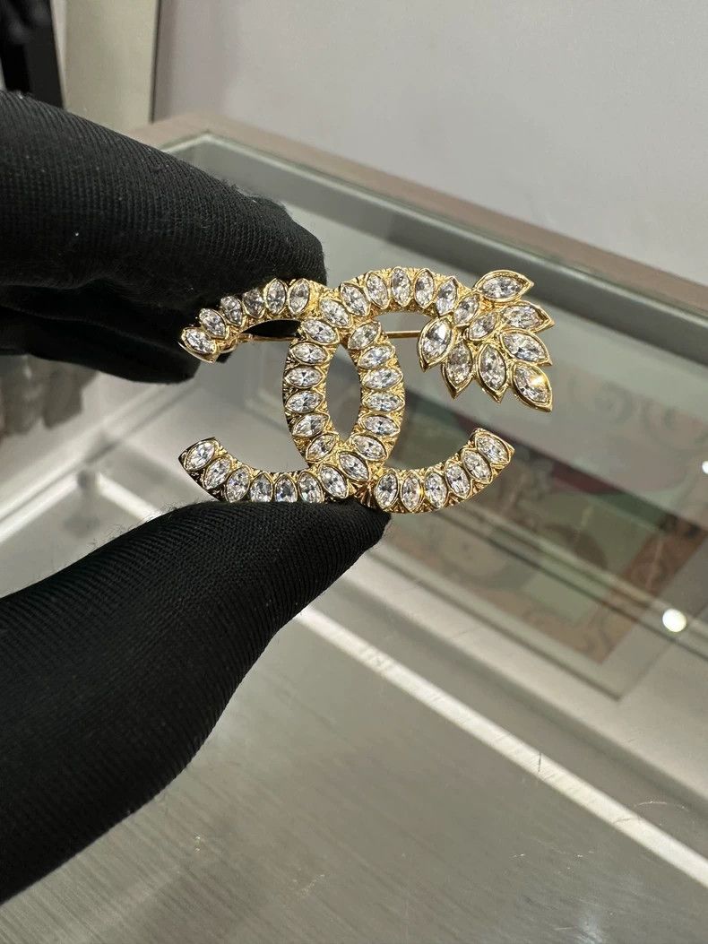 Chanel Chanel Gold CC Wheat Crystal Brooch 4cm Size ONE SIZE - 2 Thumbnail