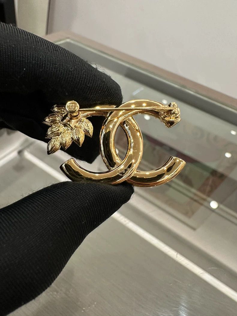 Chanel Chanel Gold CC Wheat Crystal Brooch 4cm Size ONE SIZE - 3 Thumbnail