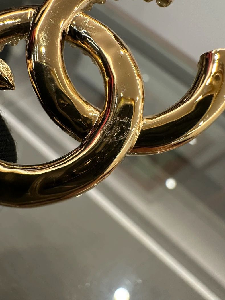 Chanel Chanel Gold CC Wheat Crystal Brooch 4cm Size ONE SIZE - 4 Thumbnail