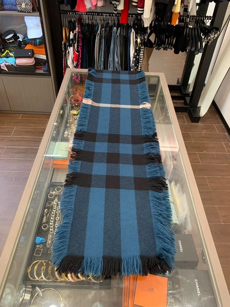 Burberry Burberry Blue Plaid Fringe Wool Scarf Size ONE SIZE - 2 Thumbnail